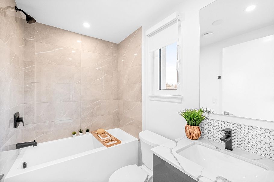 2071 E 1st Avenue Vancouver, BC - 19