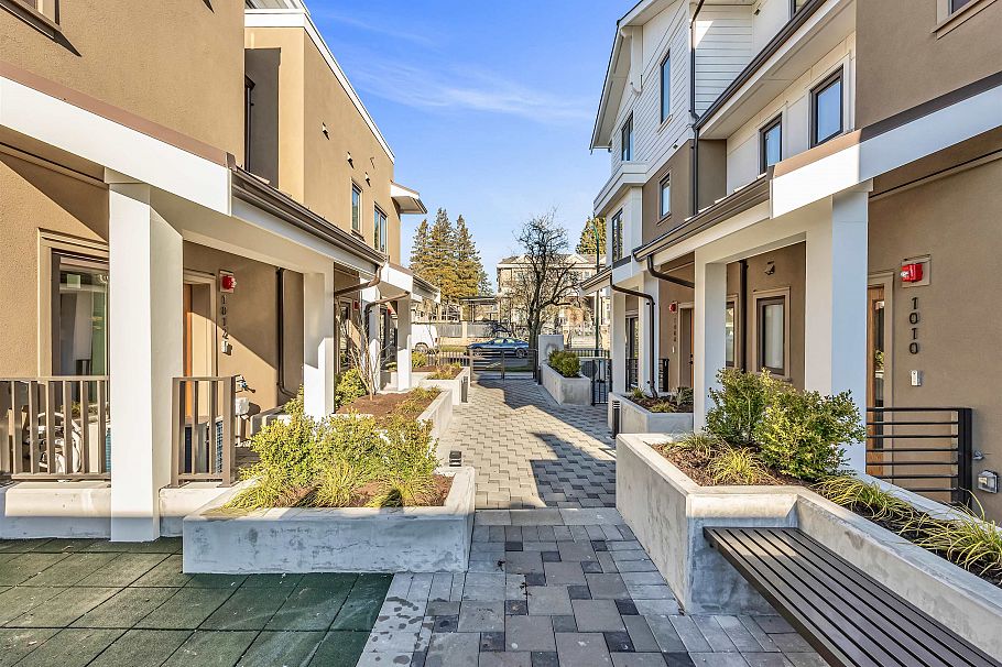 1008 W 52nd Avenue Vancouver, BC - 2