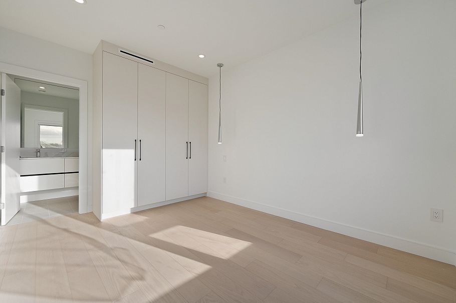 2 6933 Prince Edward Street Vancouver, BC - 13