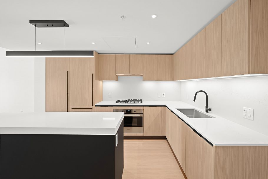 505 2235 E Broadway Vancouver, BC - 2