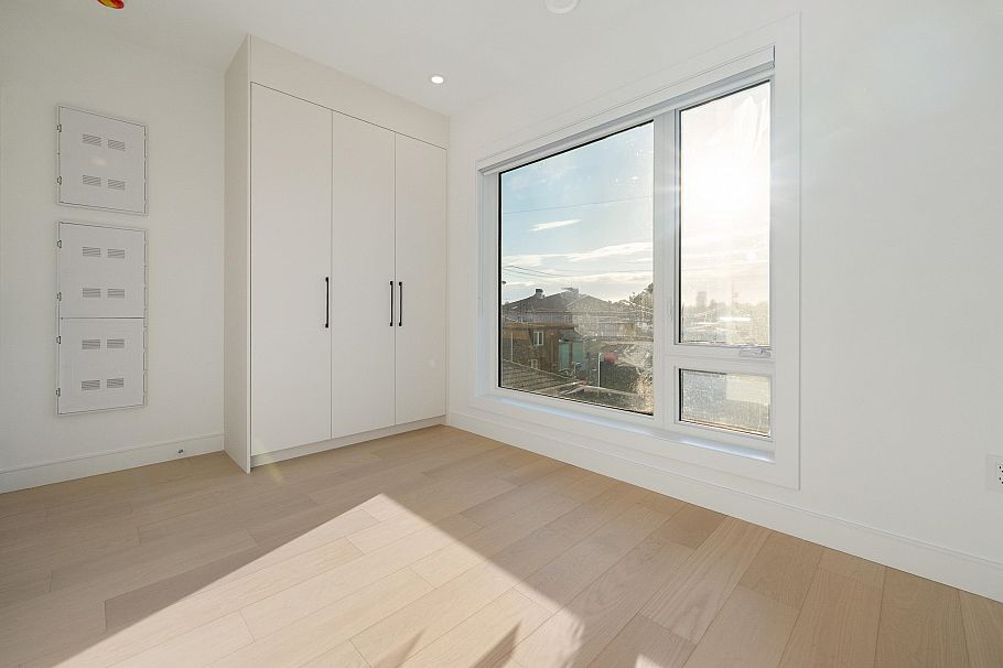 2 6933 Prince Edward Street Vancouver, BC - 15