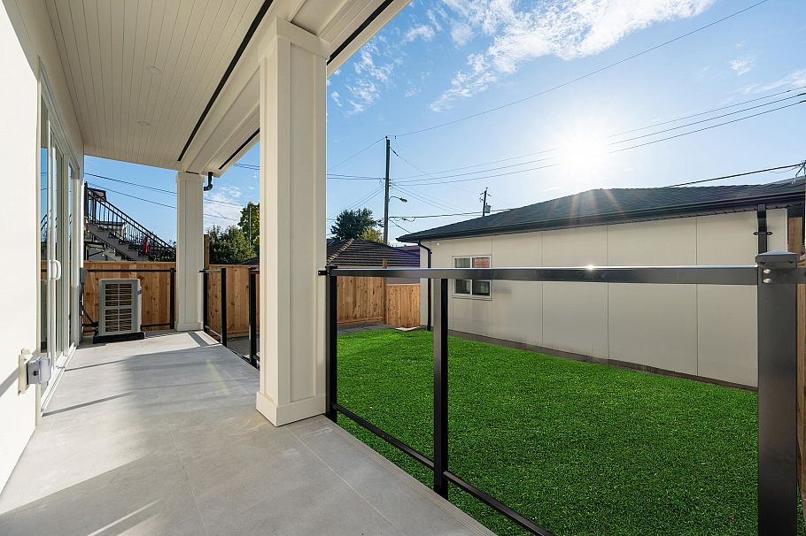 2 6933 Prince Edward Street Vancouver, BC - 27