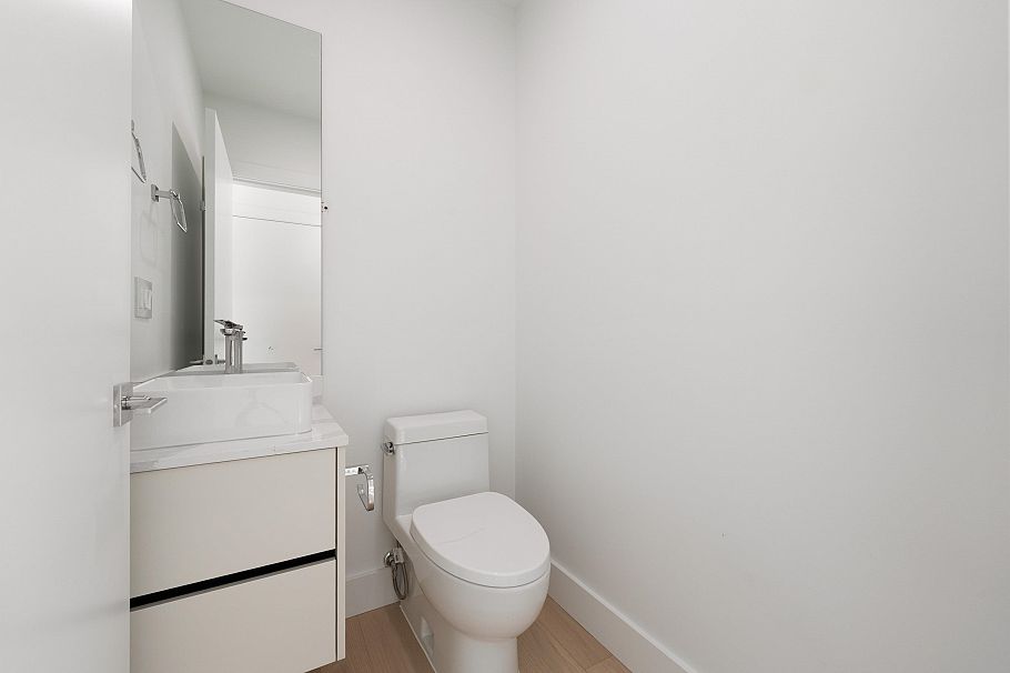 2 6933 Prince Edward Street Vancouver, BC - 10