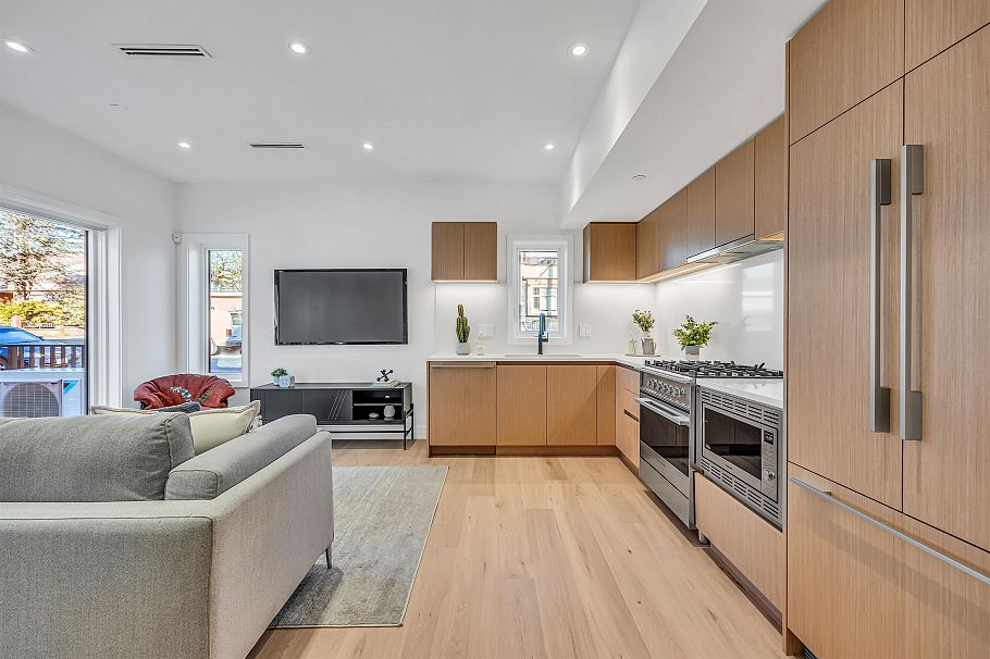 1008 W 52nd Avenue Vancouver, BC - 3