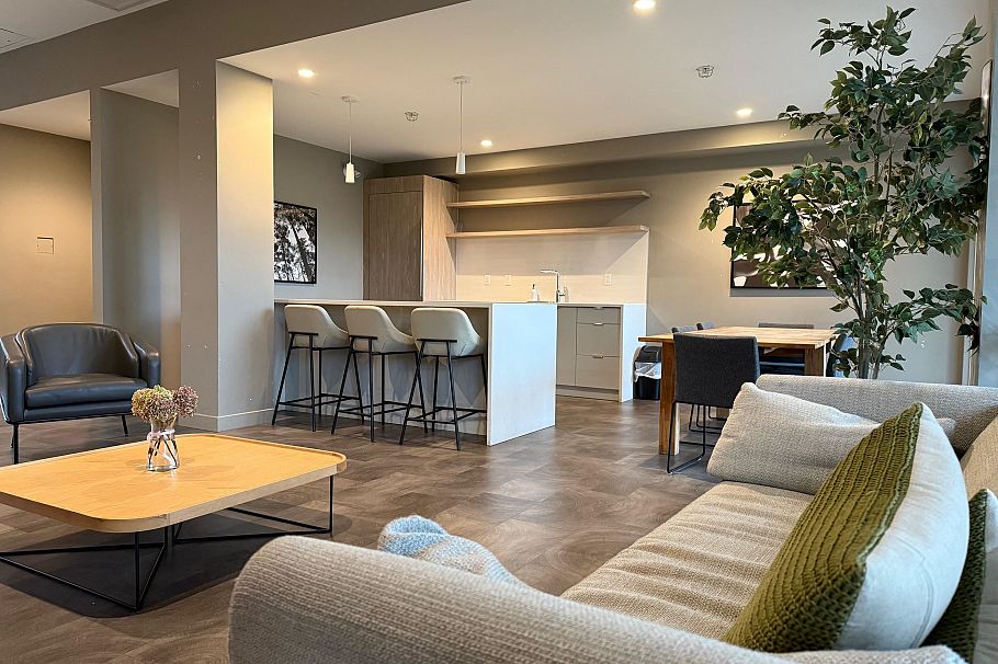 202 108 E 8th Street North Vancouver, BC - 31