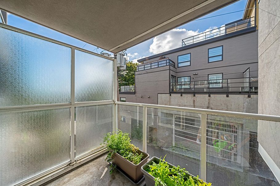 207 988 W 21st Avenue Vancouver, BC - 10