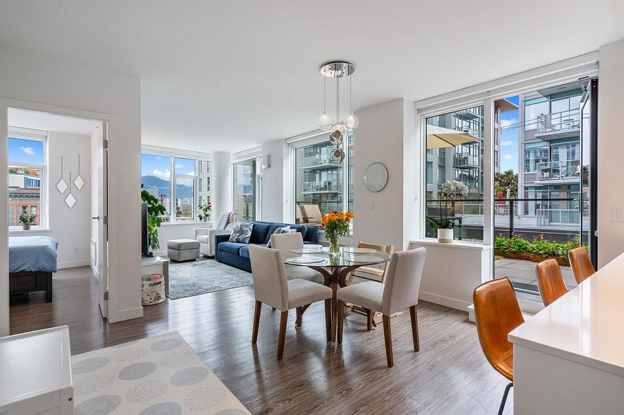 306 209 E 7th Avenue Vancouver, BC - 5