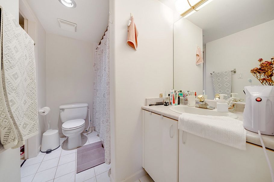 207 988 W 21st Avenue Vancouver, BC - 2