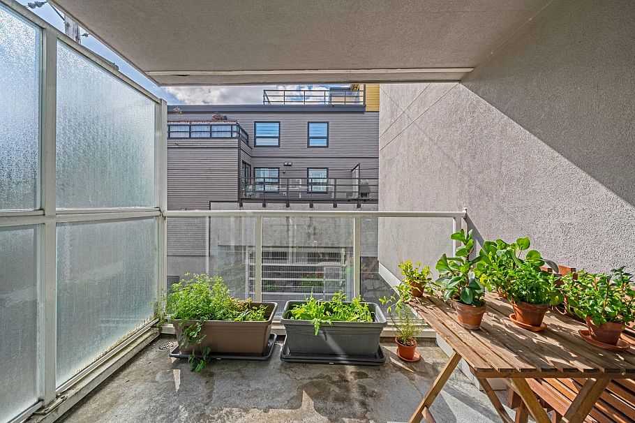 207 988 W 21st Avenue Vancouver, BC - 9