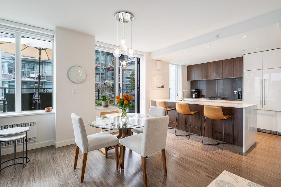 306 209 E 7th Avenue Vancouver, BC - 4