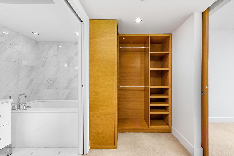 2301 667 Howe Street Vancouver, BC - 23