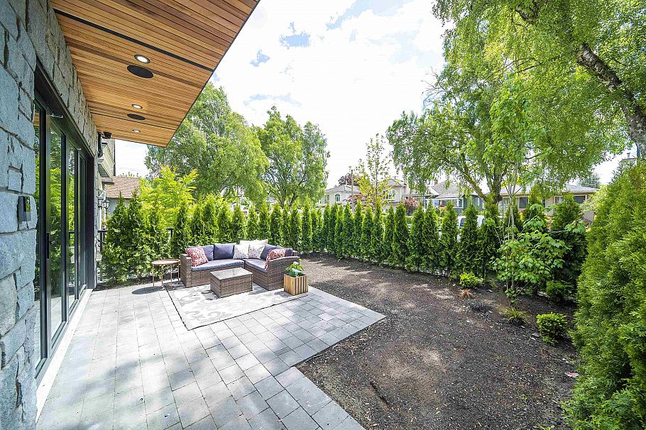 1 2777 E 27th Avenue Vancouver, BC - 6