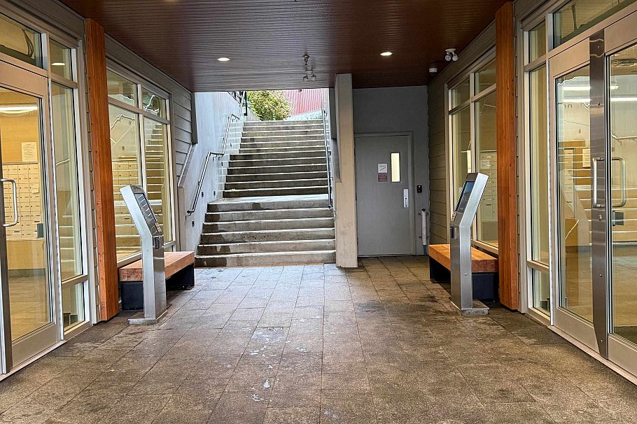 202 108 E 8th Street North Vancouver, BC - 4