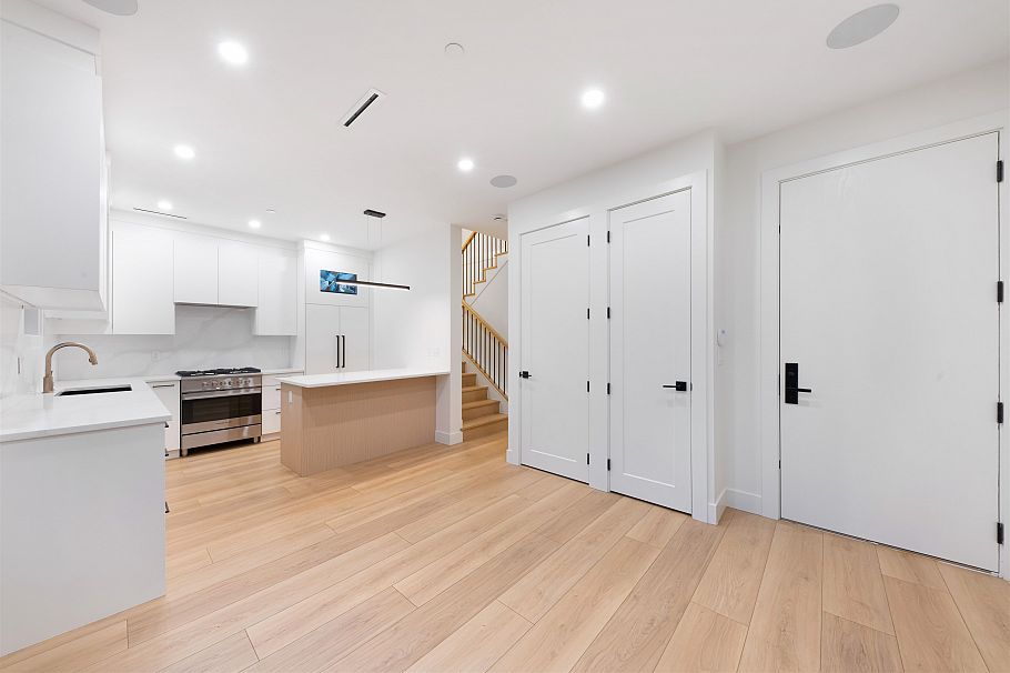 2 5315 Inverness Street Vancouver, BC - 4