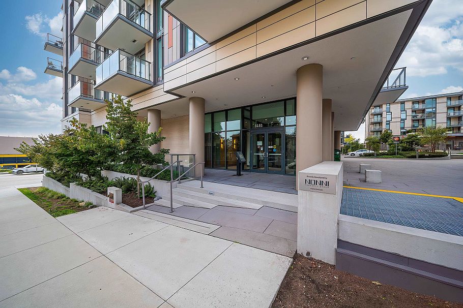 602 8181 Chester Street Vancouver, BC - 2