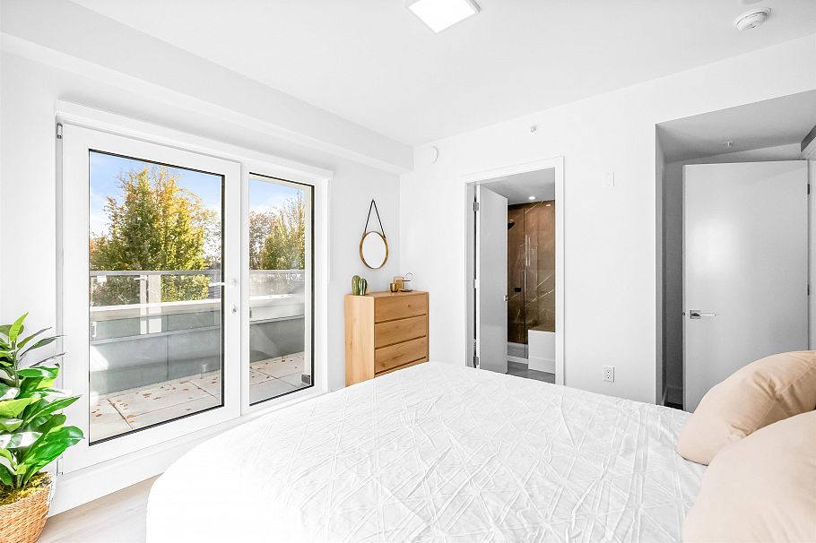 2071 E 1st Avenue Vancouver, BC - 16