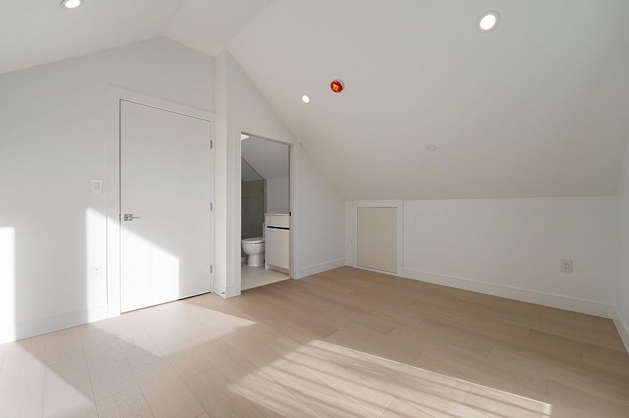 2 6933 Prince Edward Street Vancouver, BC - 20