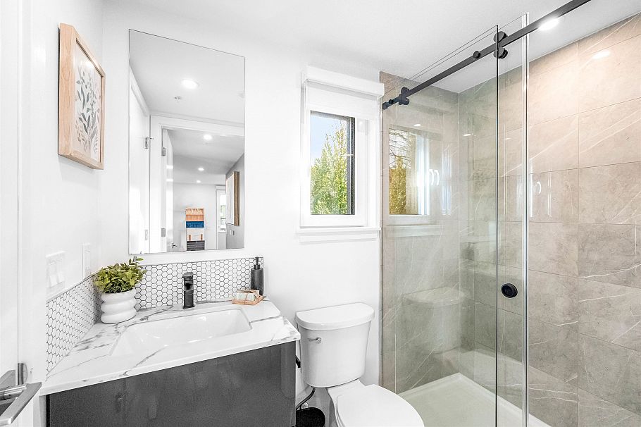 2069 E 1st Avenue Vancouver, BC - 23