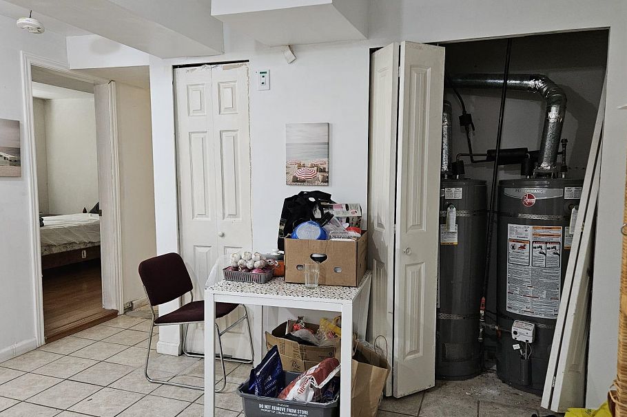 156 W 62nd Avenue Vancouver, BC - 6