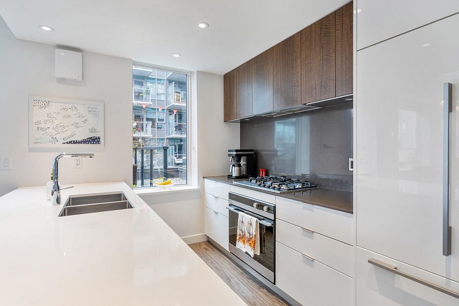 306 209 E 7th Avenue Vancouver, BC - 2