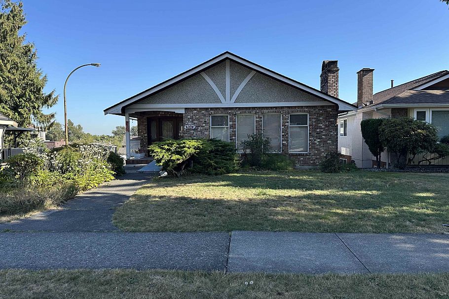 2376 Fraserview Drive Vancouver, BC - 1