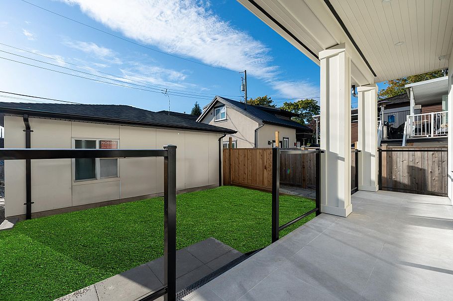 2 6933 Prince Edward Street Vancouver, BC - 26