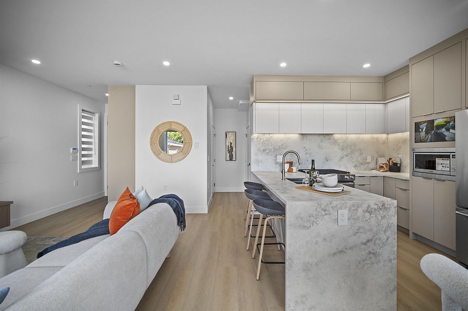 2 3563 E 25th Avenue Vancouver, BC - 8