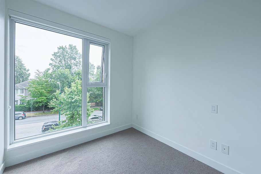 310 1561 W 57 Avenue Vancouver, BC - 13