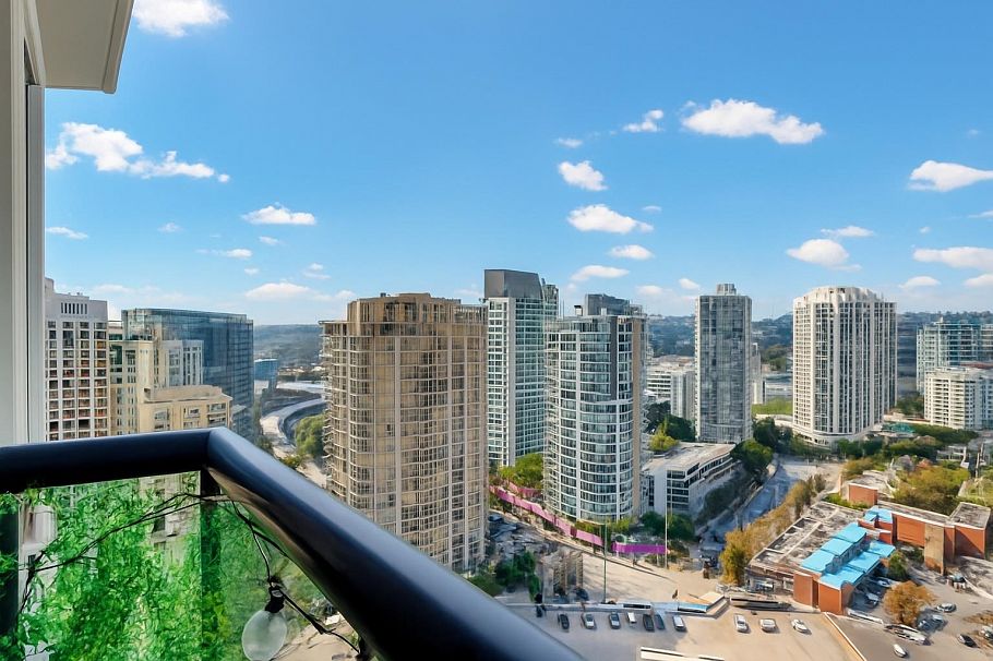 2704 909 Mainland Street Vancouver, BC - 1