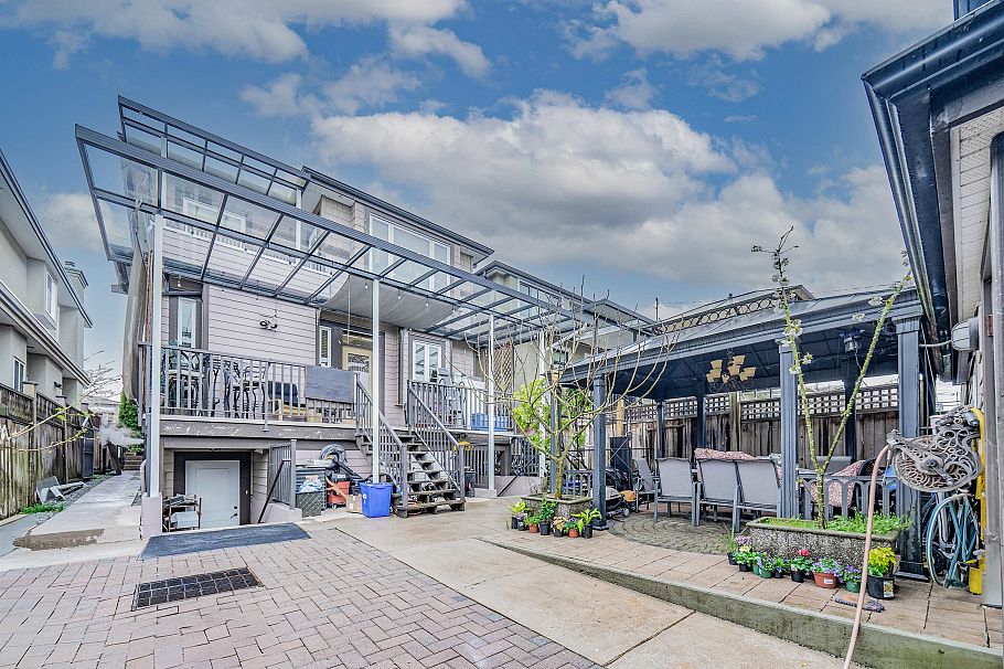 136 E 59th Avenue Vancouver, BC - 3