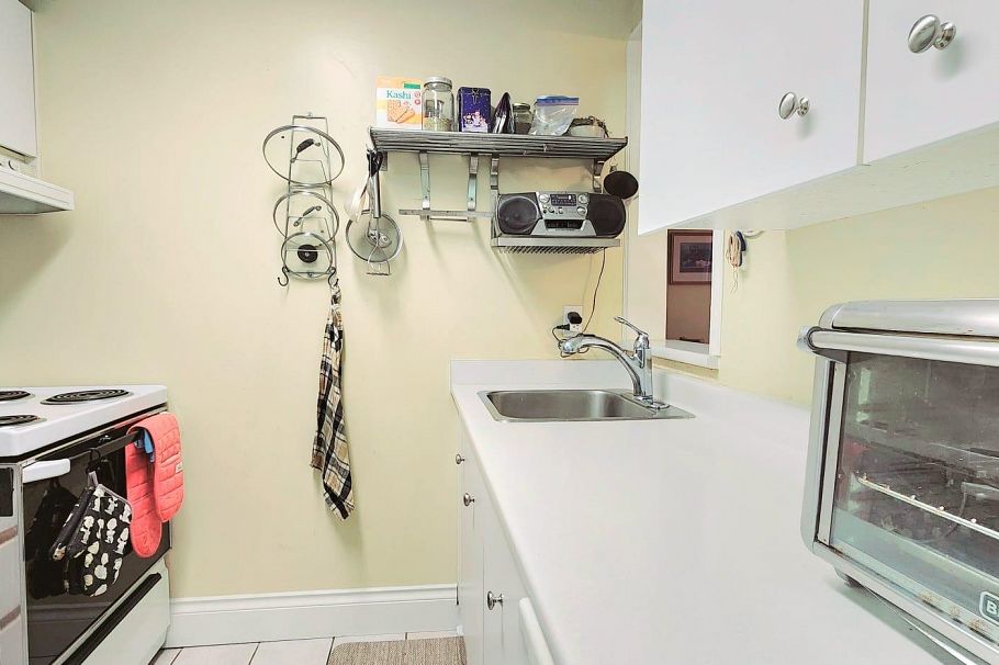 208 811 Helmcken Street Vancouver, BC - 12