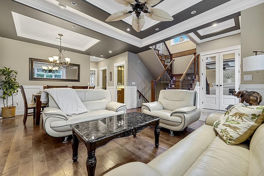 136 E 59th Avenue Vancouver, BC - 5