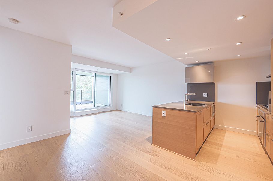 310 1561 W 57 Avenue Vancouver, BC - 9