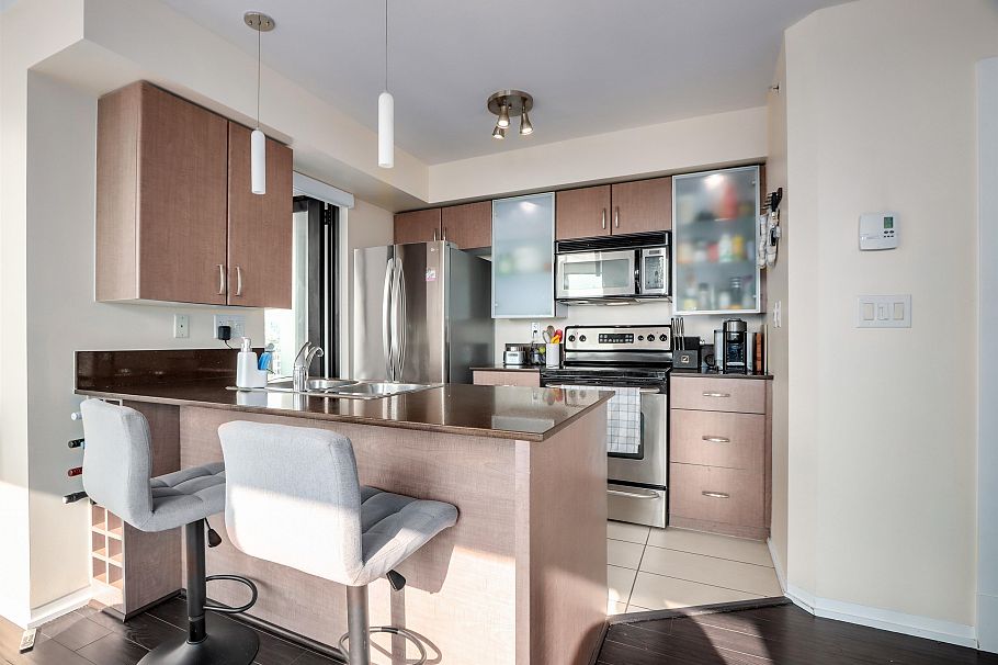 2704 909 Mainland Street Vancouver, BC - 5