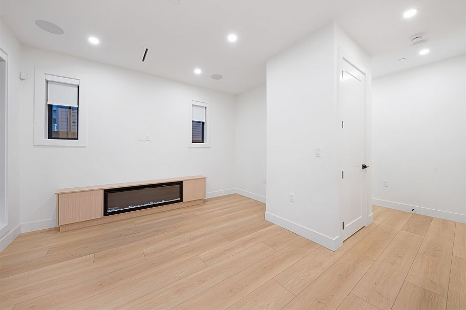 1 5315 Inverness Street Vancouver, BC - 9