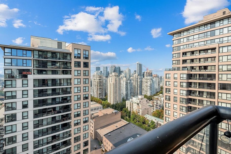 2704 909 Mainland Street Vancouver, BC - 2