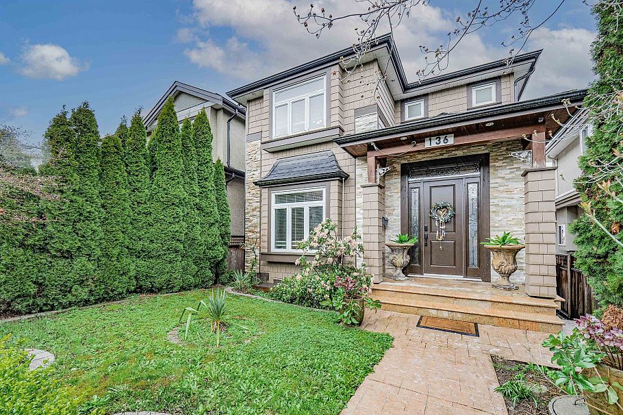 136 E 59th Avenue Vancouver, BC - 2