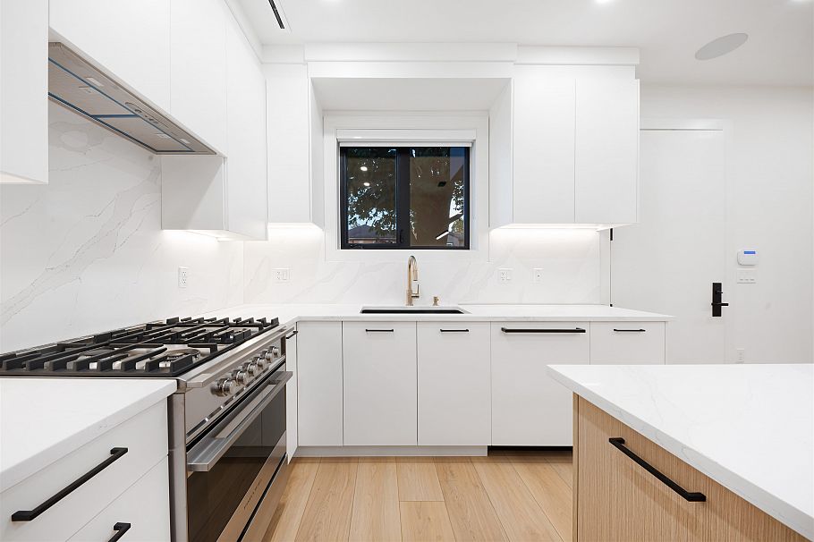 1 5315 Inverness Street Vancouver, BC - 7