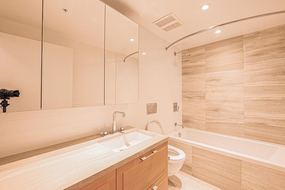 310 1561 W 57 Avenue Vancouver, BC - 11