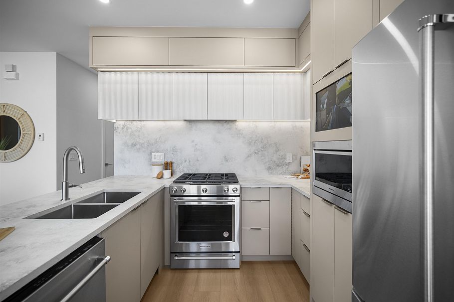 2 3563 E 25th Avenue Vancouver, BC - 7