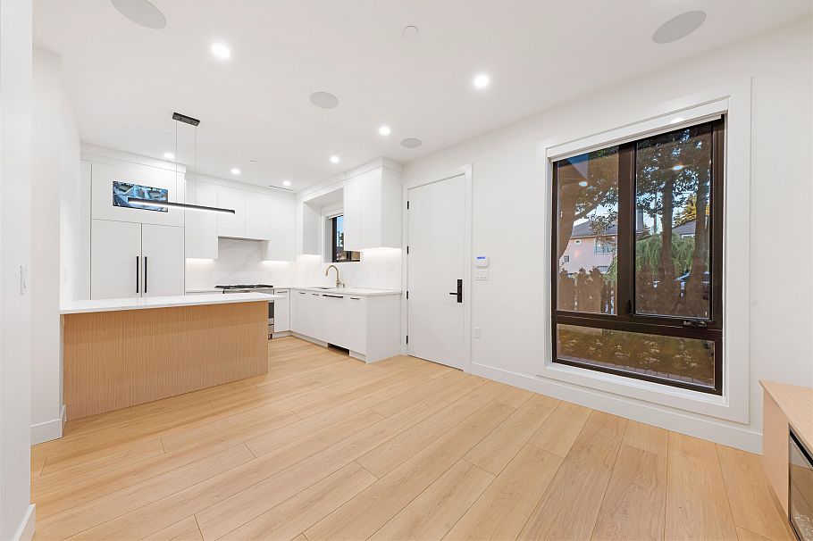 1 5315 Inverness Street Vancouver, BC - 4