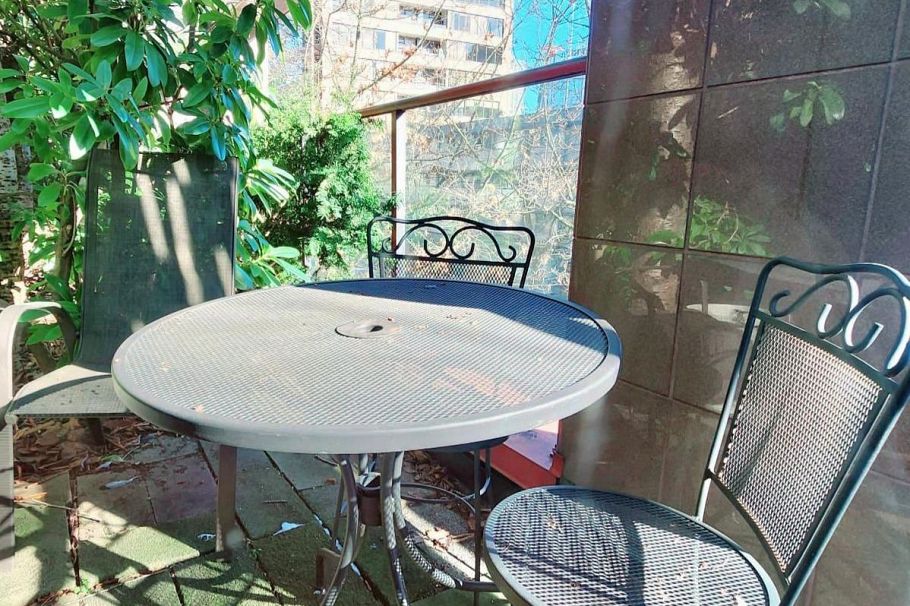 208 811 Helmcken Street Vancouver, BC - 2