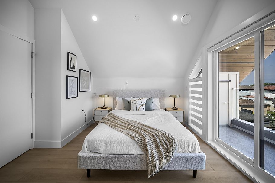 2 3563 E 25th Avenue Vancouver, BC - 19