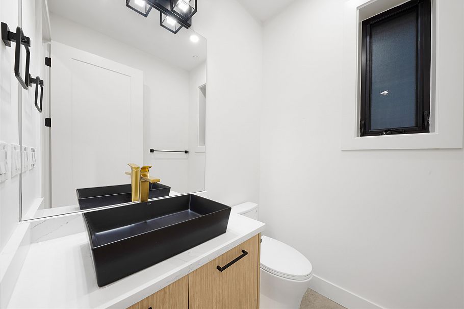 1 5315 Inverness Street Vancouver, BC - 11