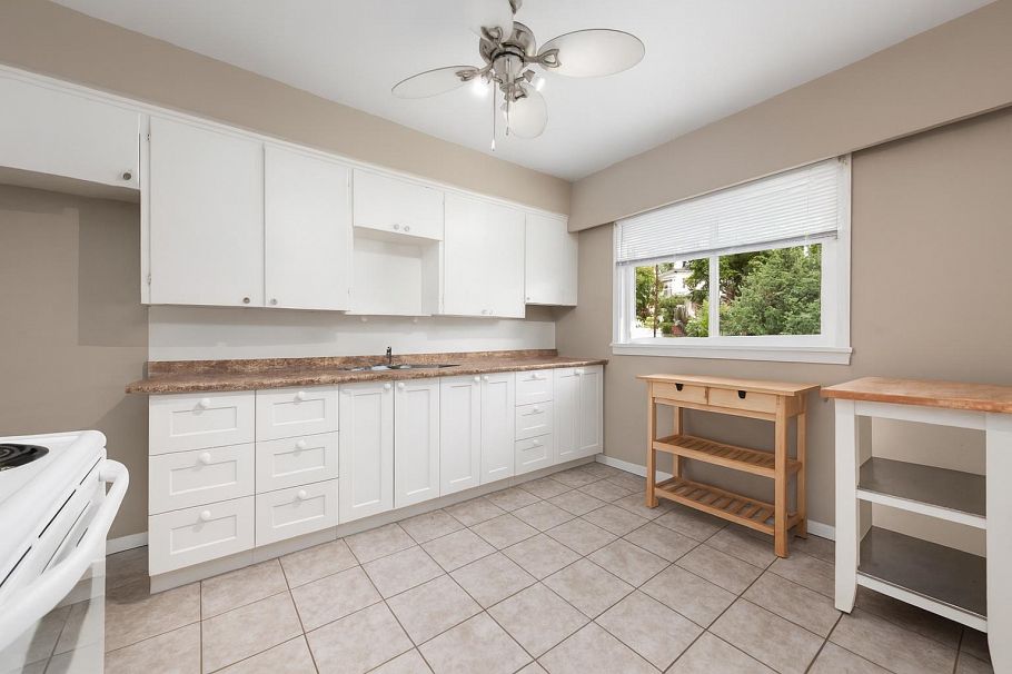 4561 Nanaimo Street Vancouver, BC - 3