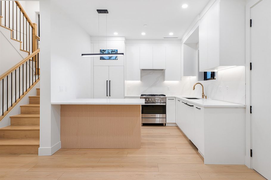 1 5315 Inverness Street Vancouver, BC - 5