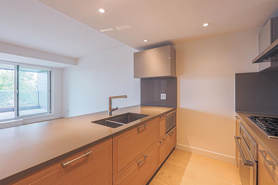 310 1561 W 57 Avenue Vancouver, BC - 6