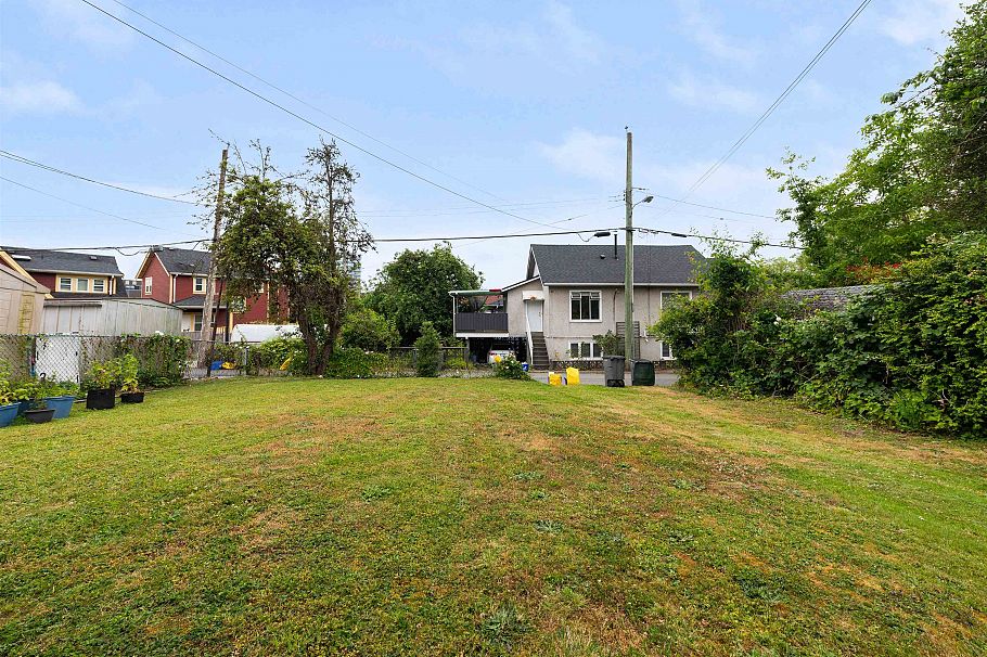 4561 Nanaimo Street Vancouver, BC - 11