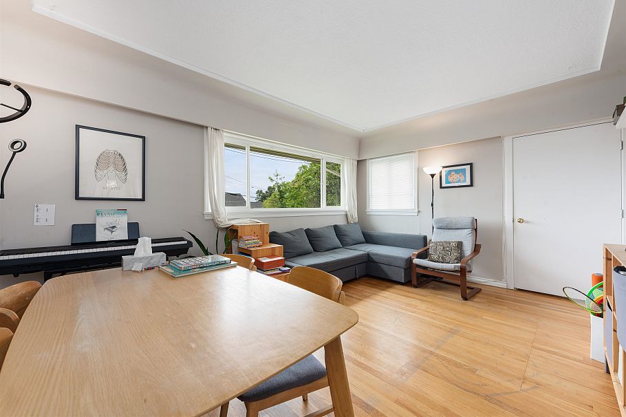 4561 Nanaimo Street Vancouver, BC - 2