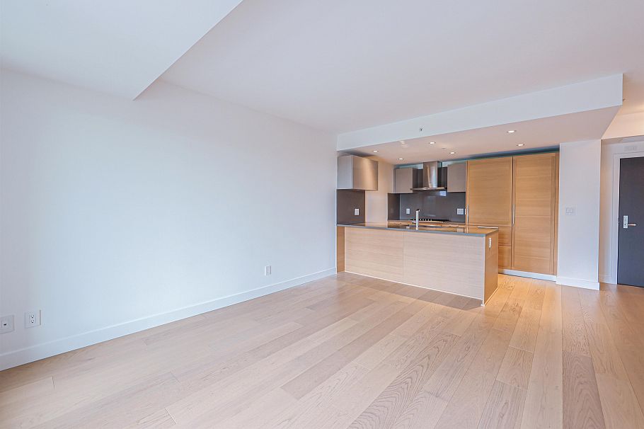 310 1561 W 57 Avenue Vancouver, BC - 8
